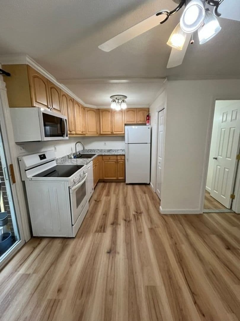 Dracut Townhome: 120 Thissell Ave