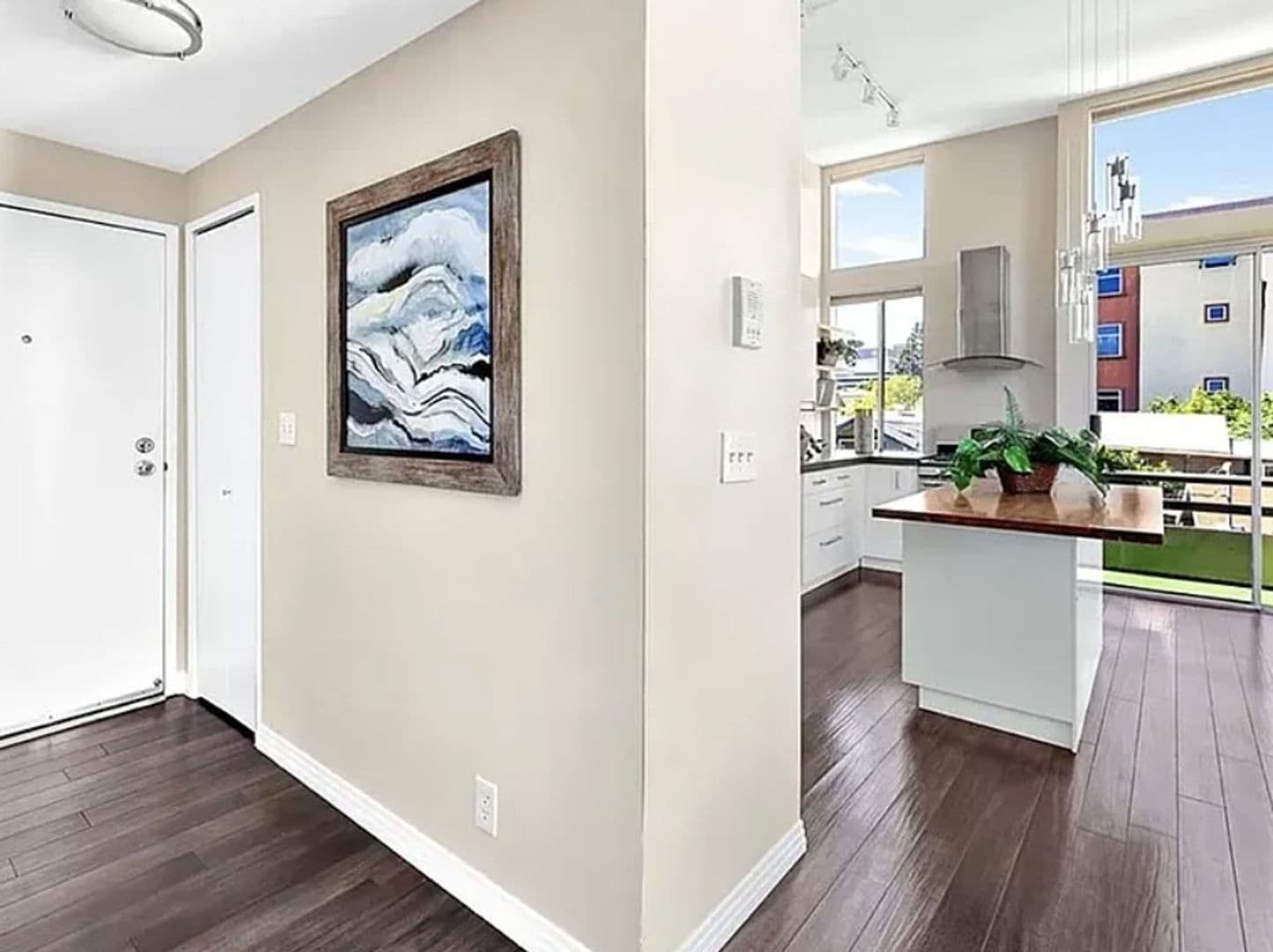 Los Angeles Condo: 4567 Lexington Ave
