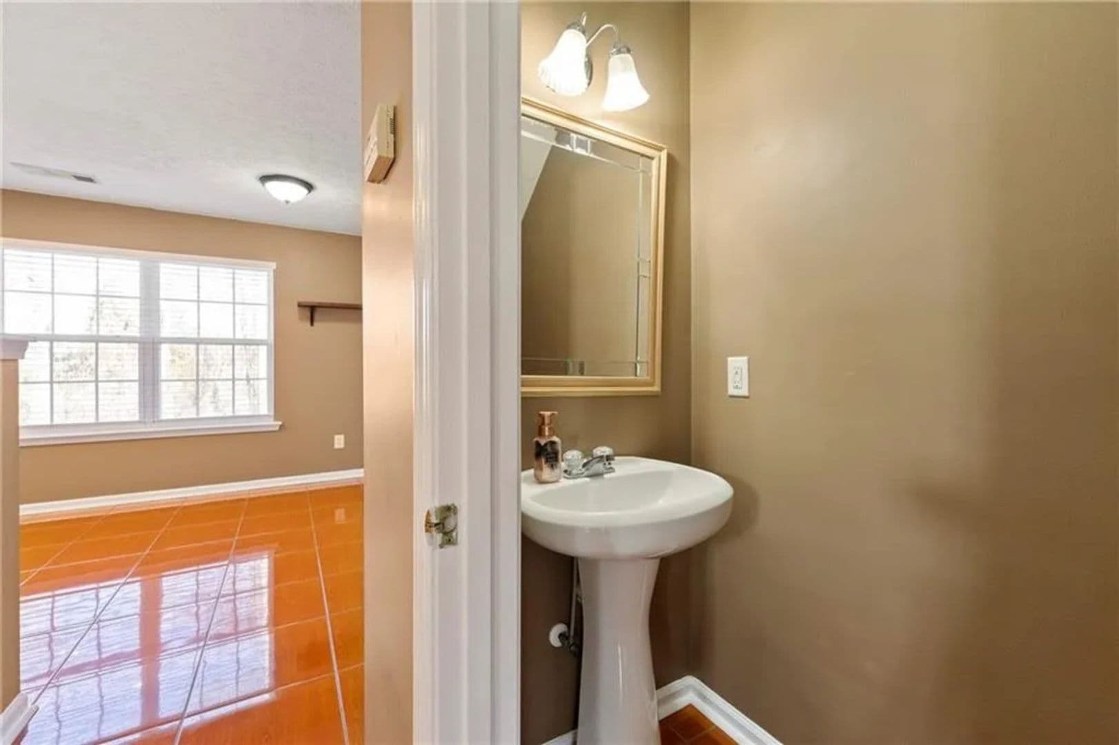 Cumming House: 5125 Sky Ridge Way