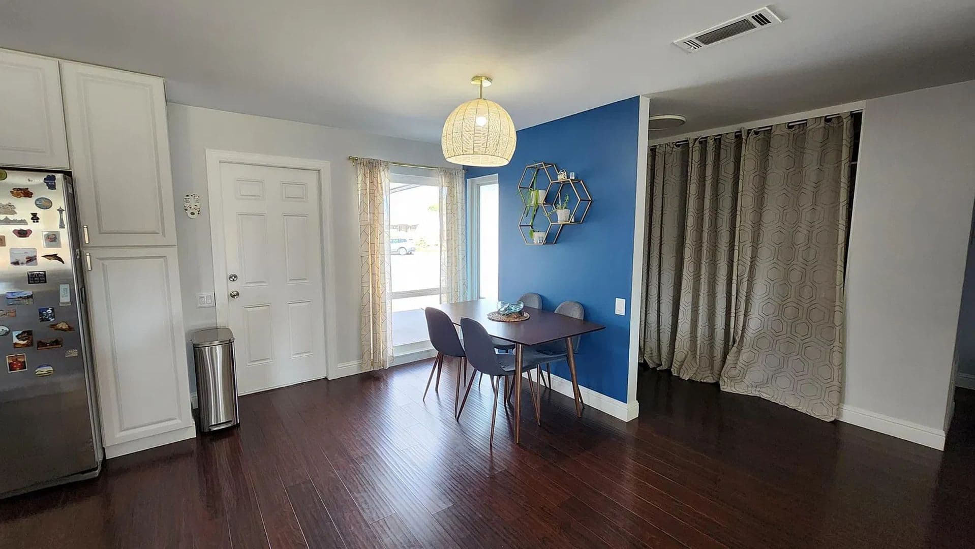 Livermore House: 1032 Hollyhock St