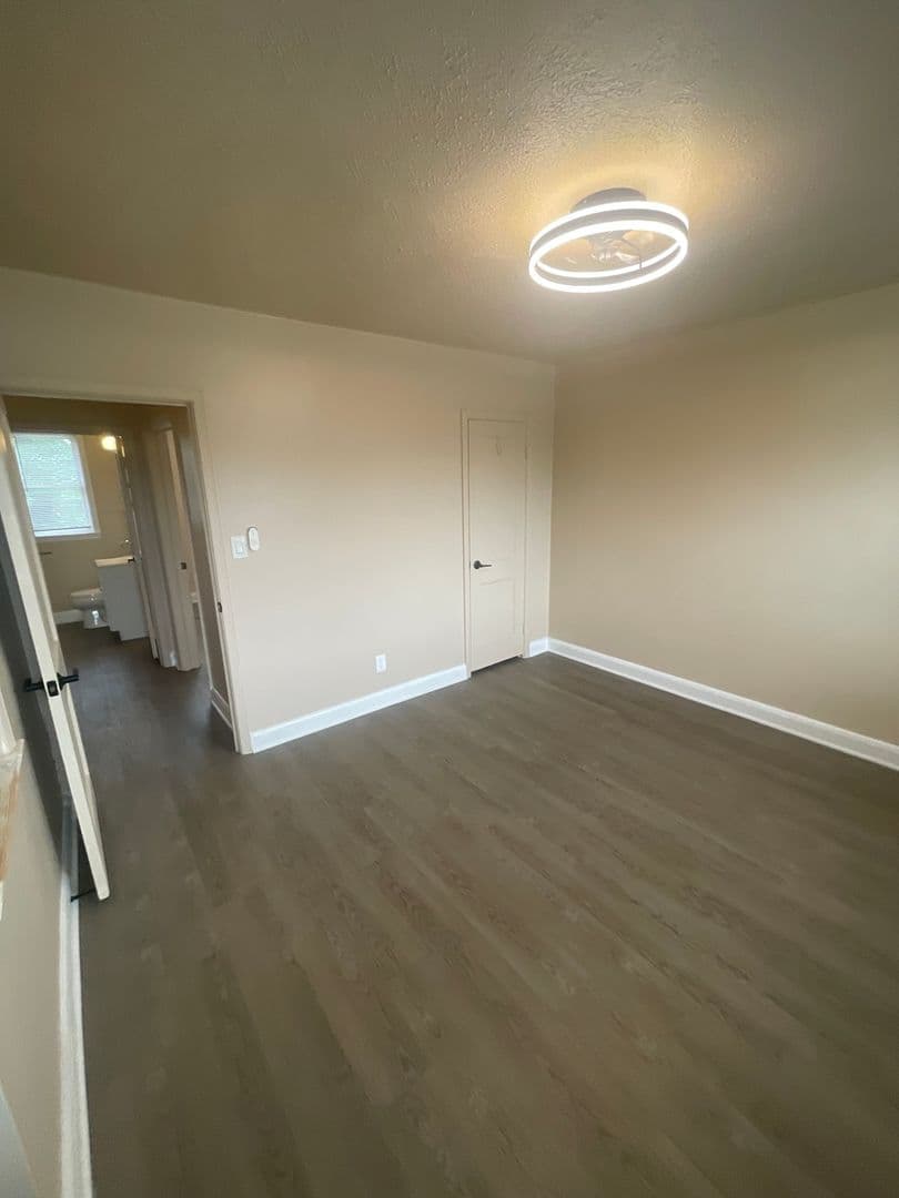 Essex House: 551 Welbrook Rd