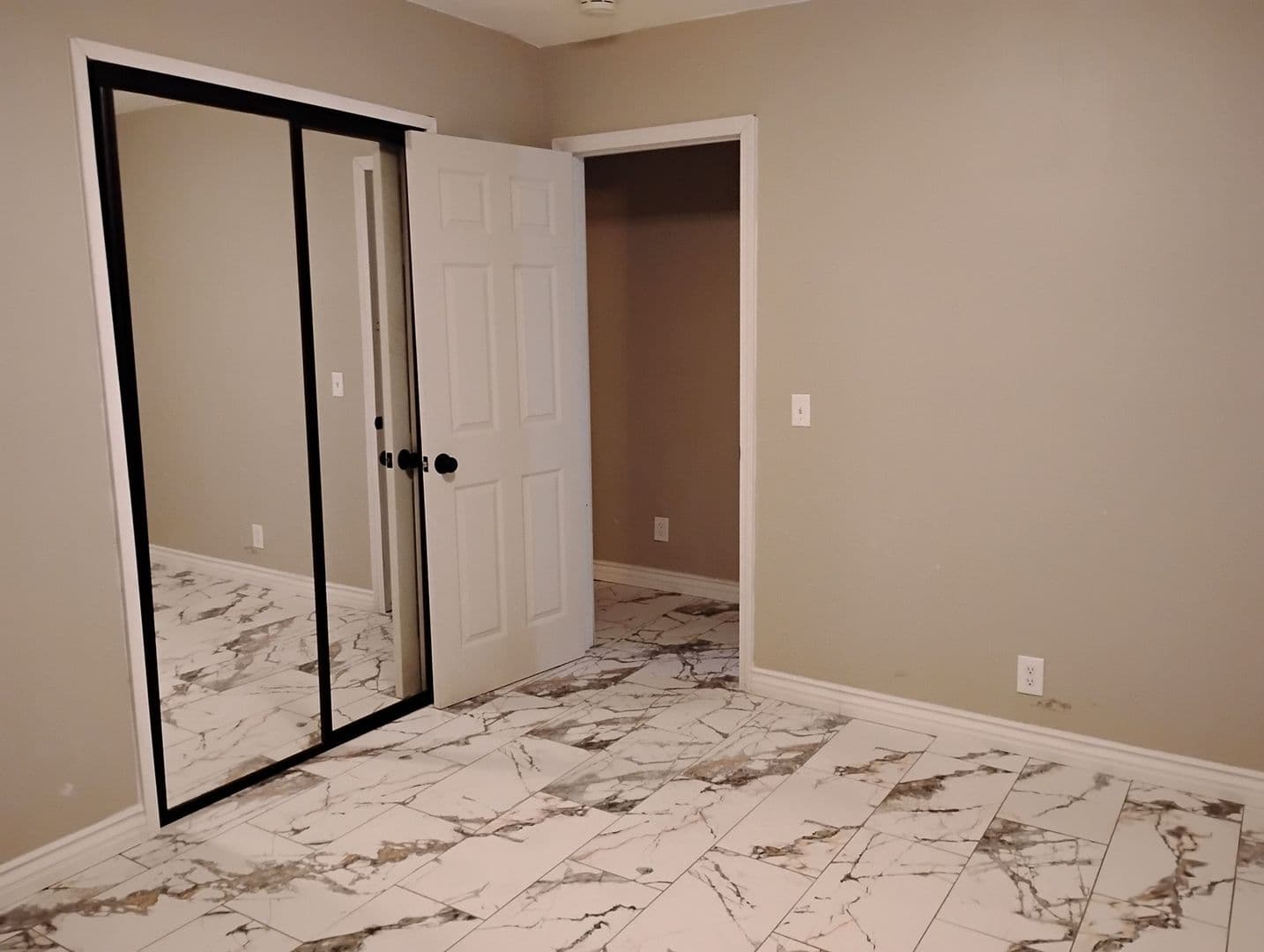 Lancaster House: 44755 Jefferson Ct