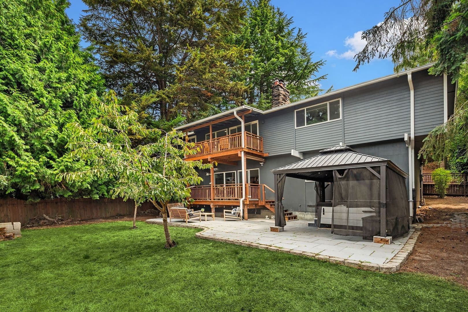 Bellevue House: 5761 110th Ave SE