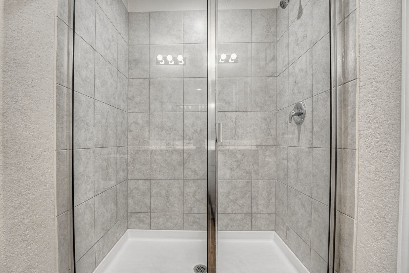 Manor House: 11111 Mestengo Dr