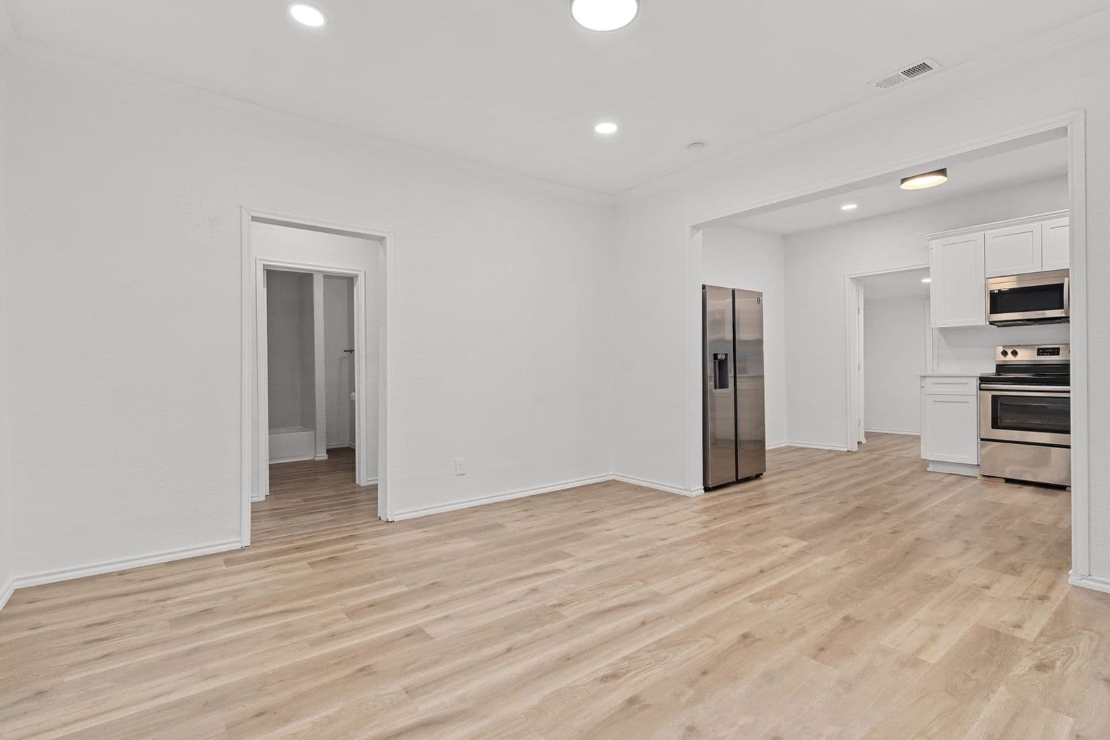 Fort Worth House: 1032 E Tucker St