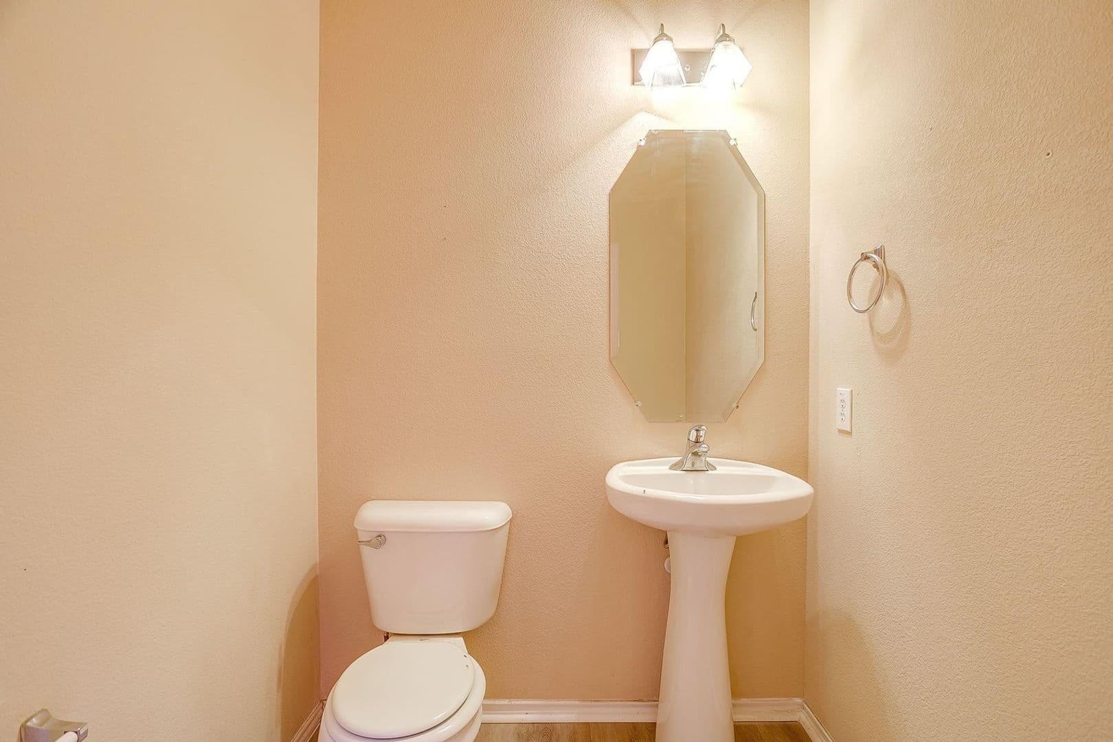 Grand Prairie House: 7004 Alcala