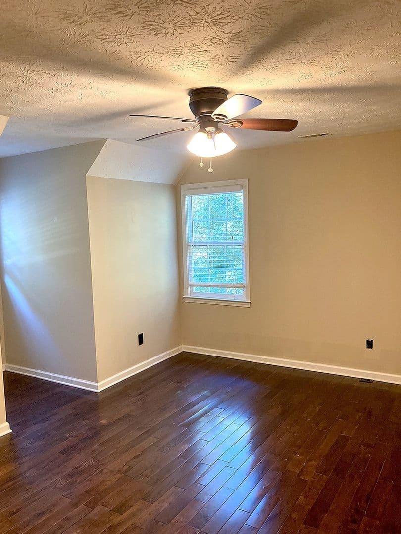 Villa Rica House: 1370 Fernwood Ct