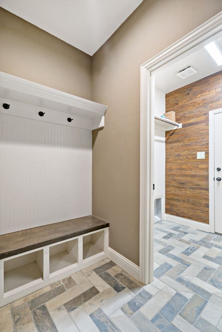 Dallas House: 6523 Prairie Flower Trl