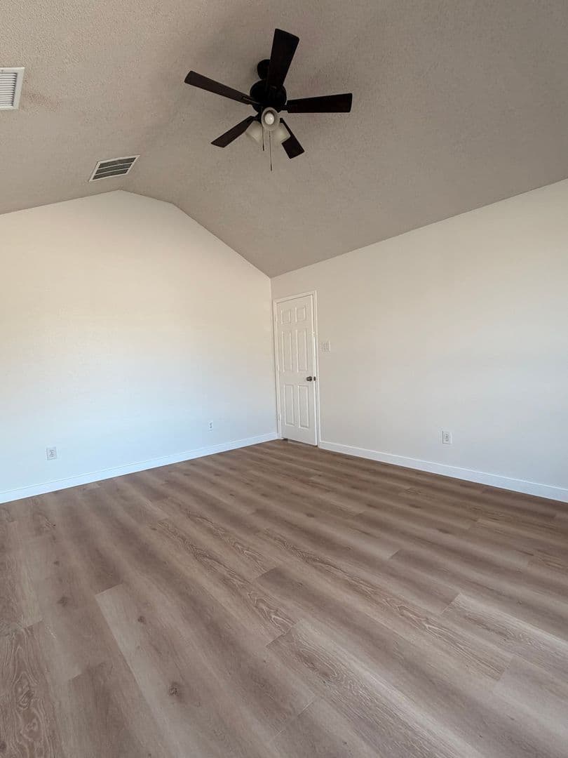 Fort Worth House: 7562 John T White Rd