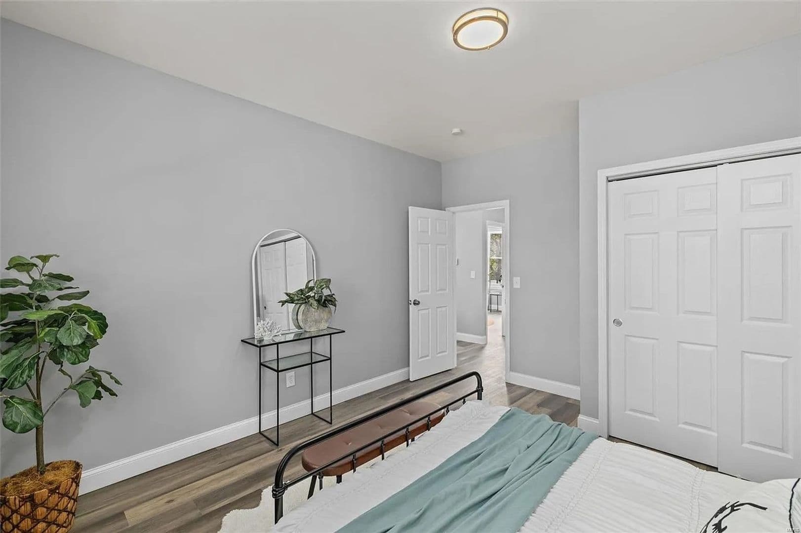 Saint Louis House: 4406 Ellenwood Ave