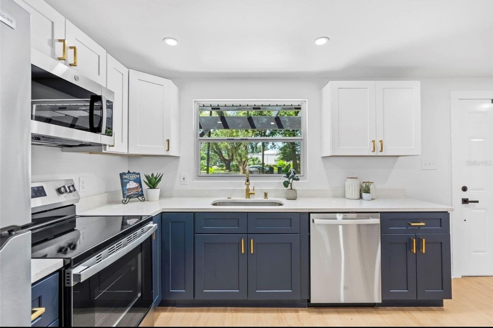 Tampa House: 1517 E Giddens Ave