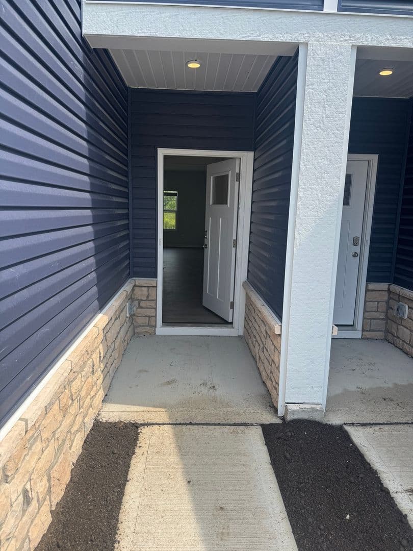 Columbus Townhome: 1388 Marinelli Dr E