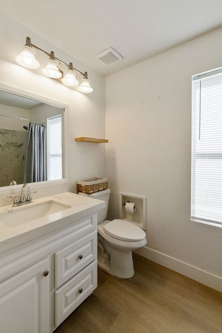 Gilbert House: 351 W Amoroso Dr