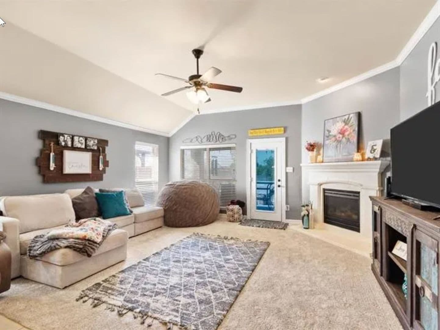 Forney House: 1052 Lufkin Ln