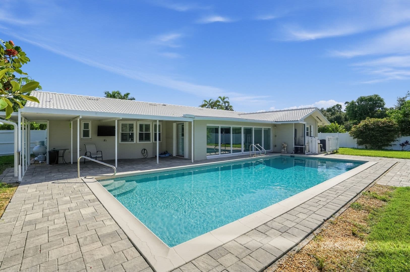 Sarasota House: 2876 Captiva Dr
