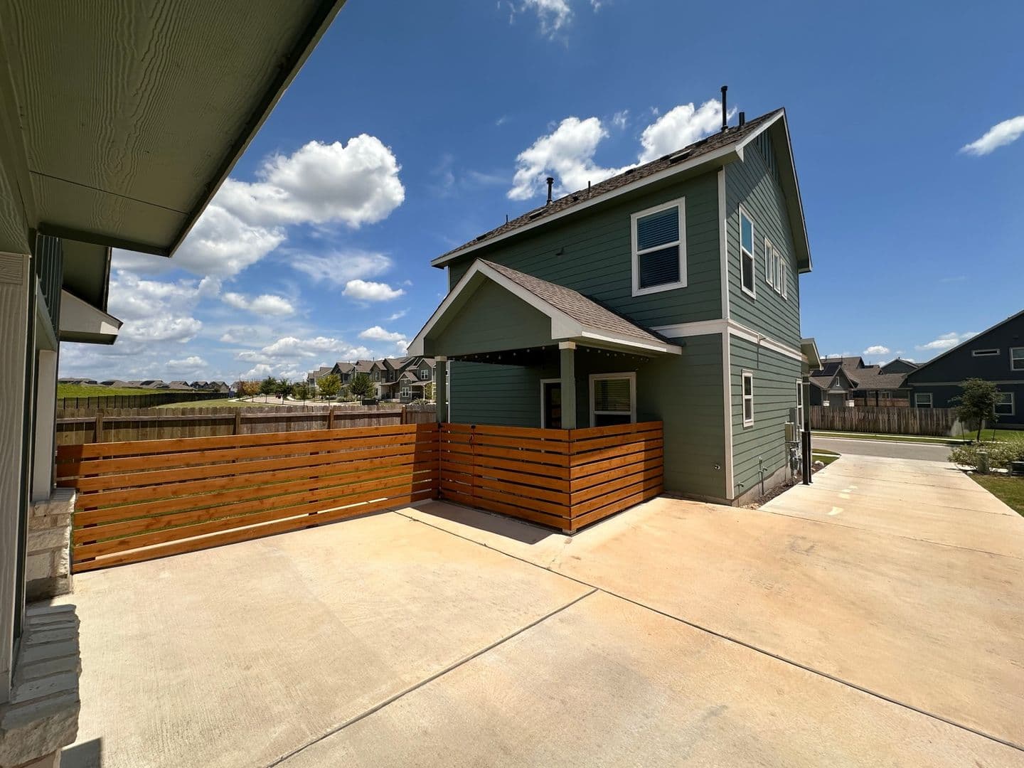 Leander House: 1413 Linwood St
