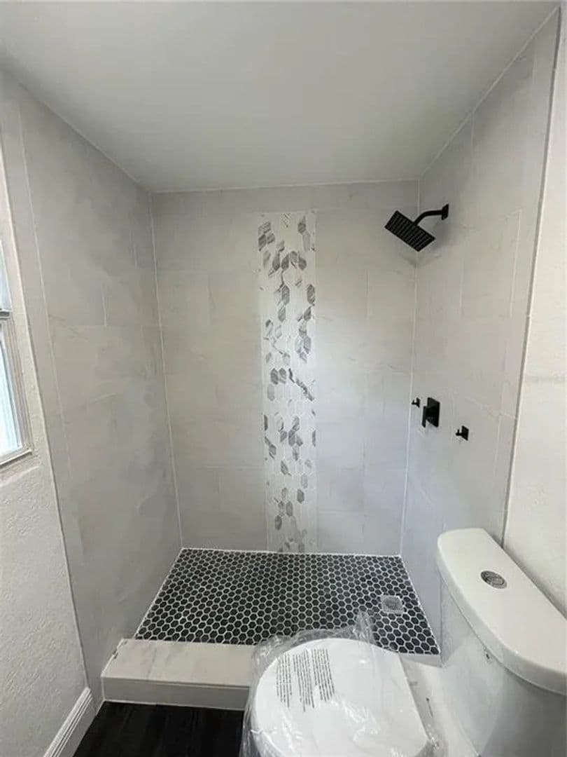 Tampa House: 8403 N Semmes St