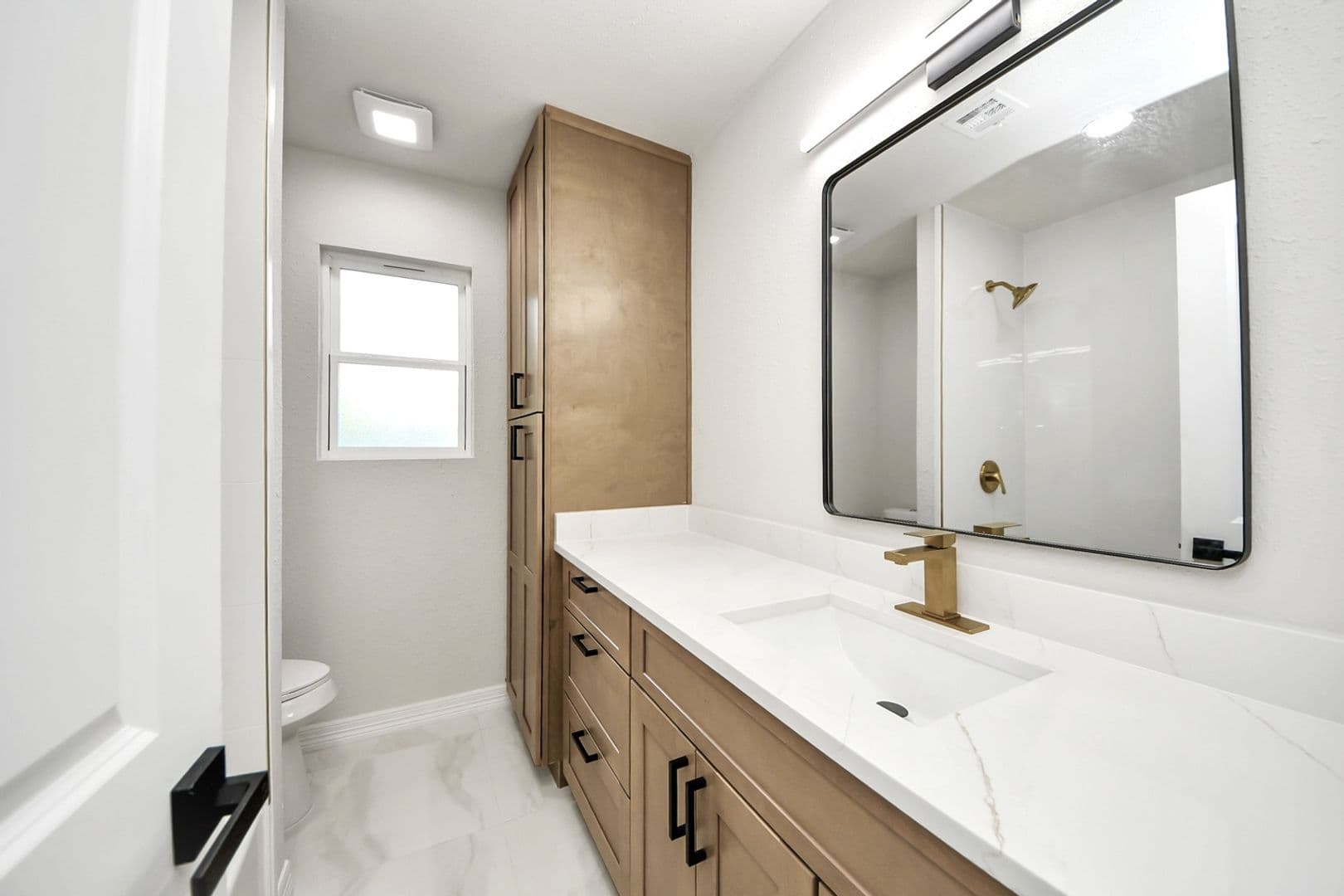 Houston House: 10806 Olympia Dr