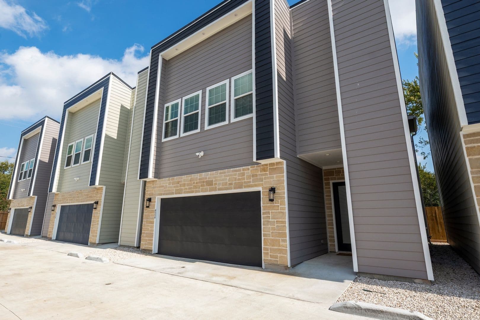 Houston House: 825 Paul Quinn St