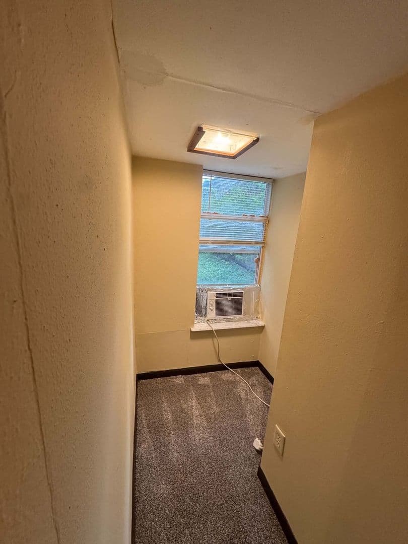 Belleville Townhome: 316 W H St