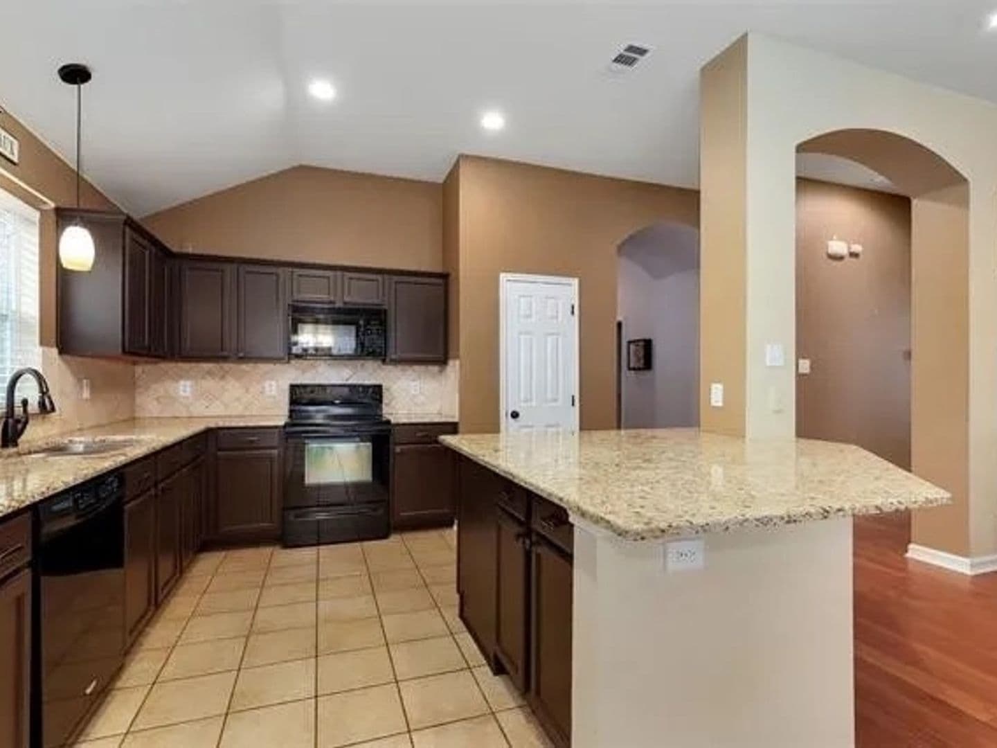Fort Worth House: 4129 Broken Bend Blvd