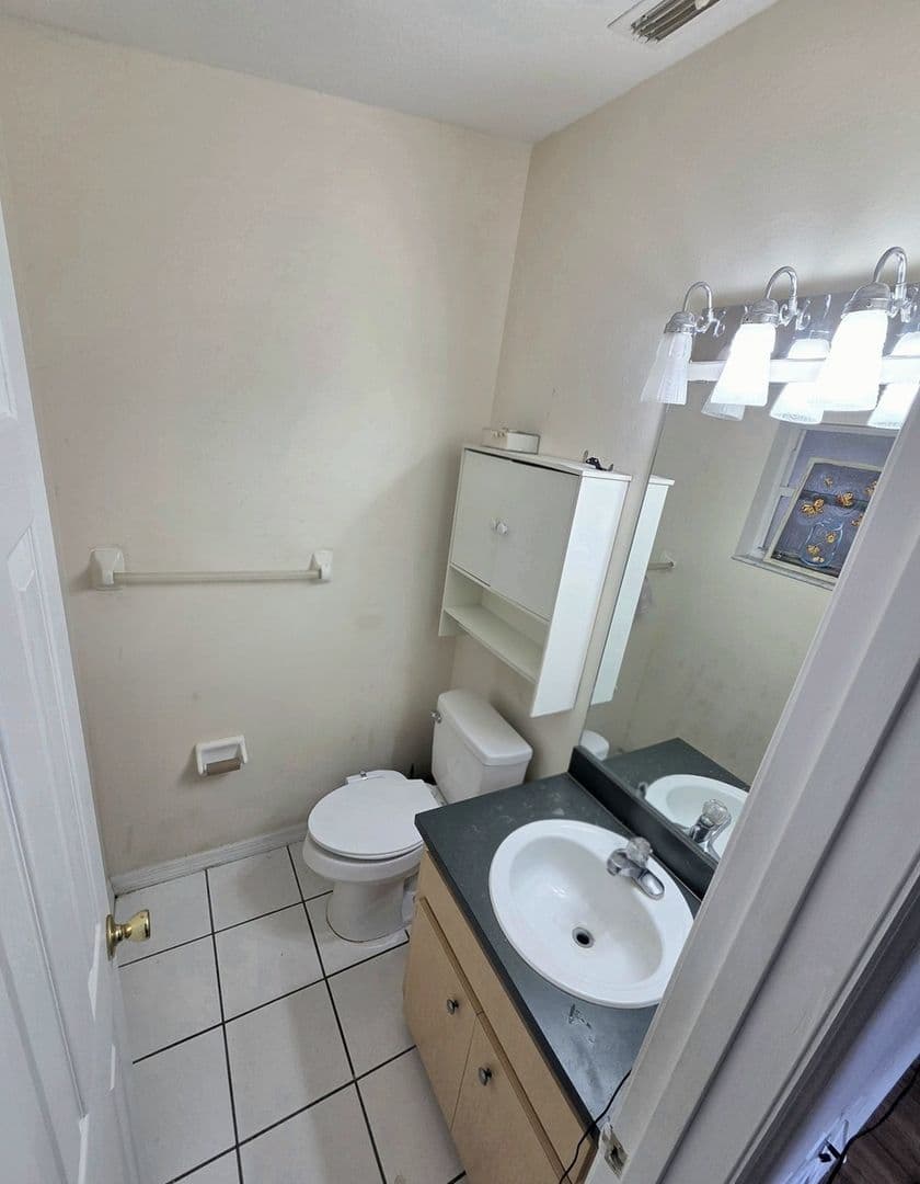 Lakeland House: 7628 Lewis Rd