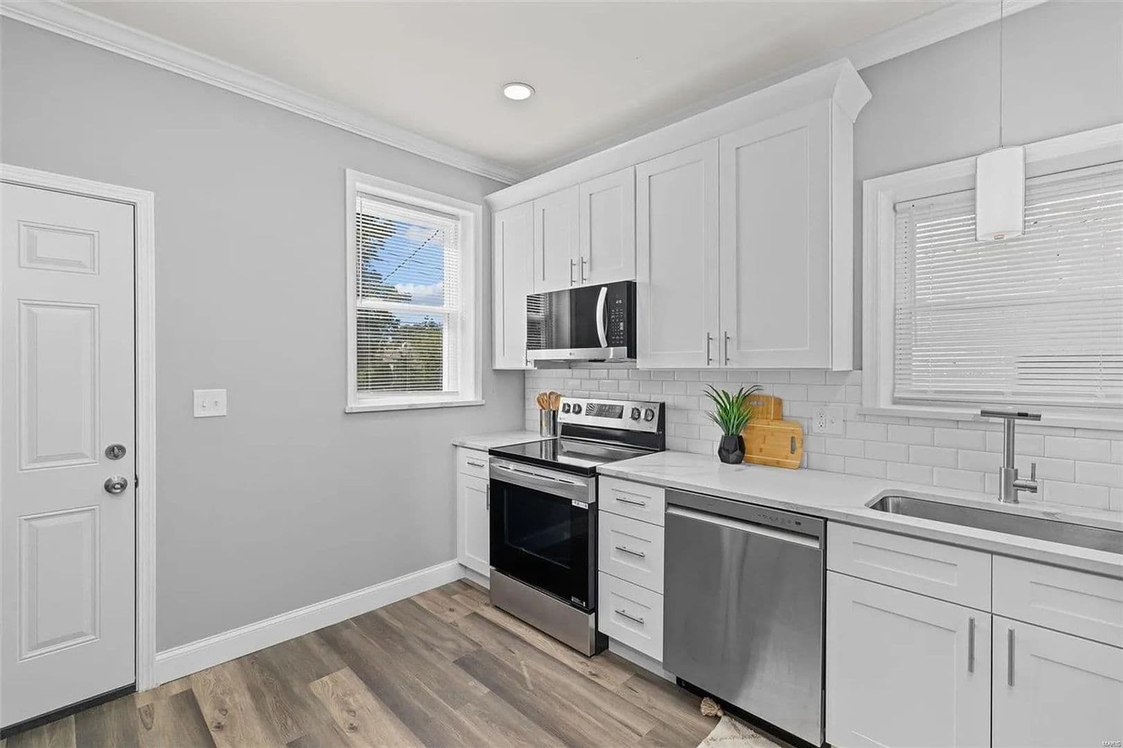 Saint Louis House: 4406 Ellenwood Ave