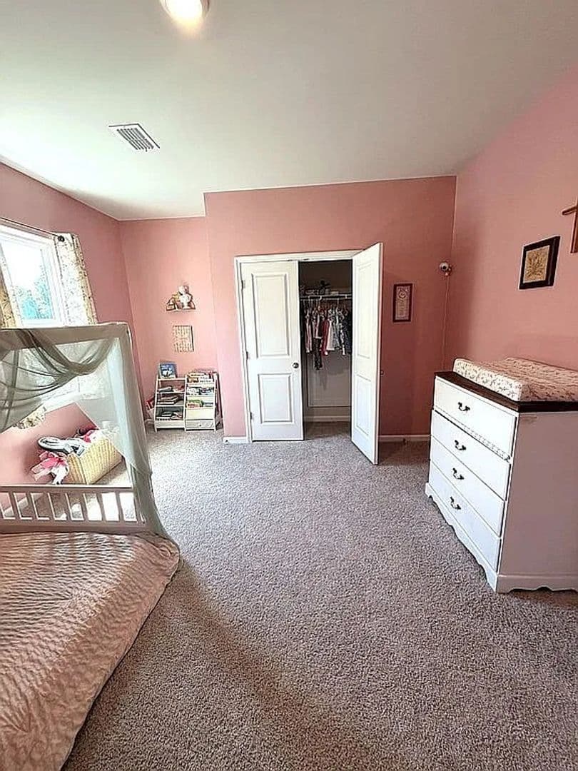 Goose Creek House: 147 The Oaks Ave