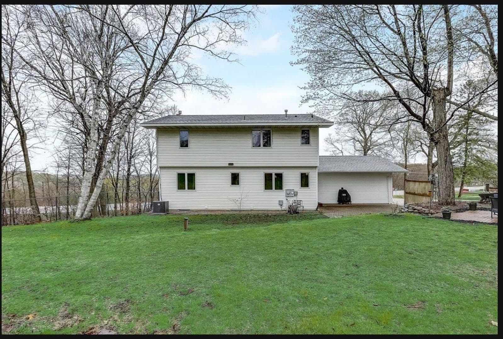 Prior Lake House: 17742 Fairlawn Ave