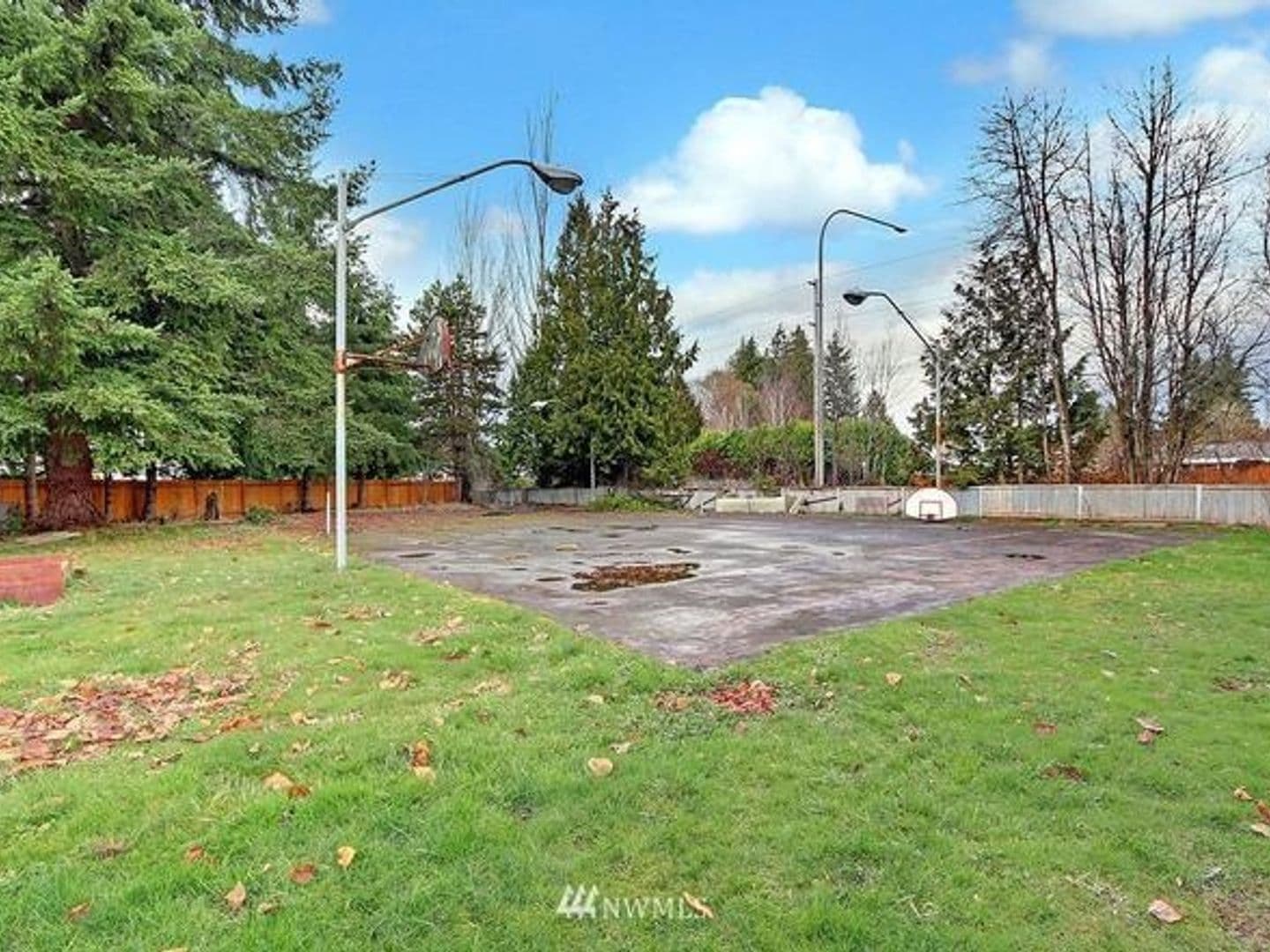 Everett House: 13418 61st Ave Se