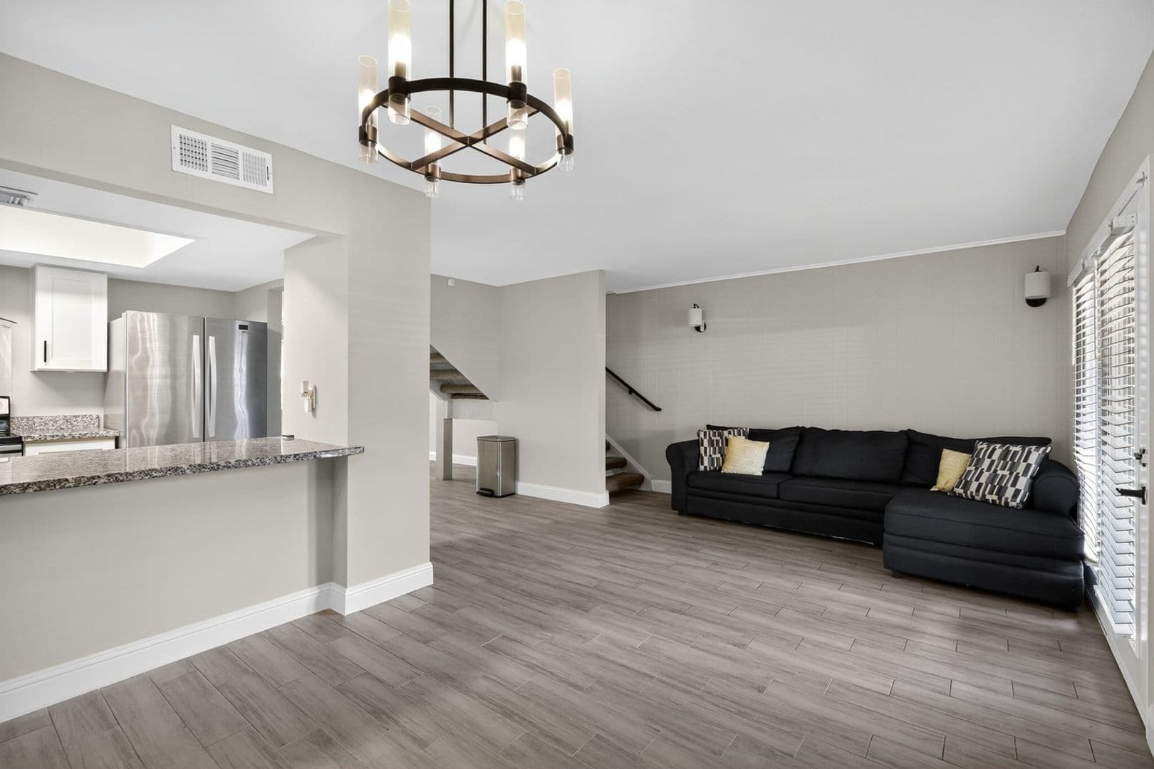 Houston House: 2250 Shadowdale Dr