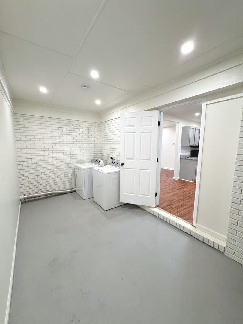 Charlotte House: 2801 Wedgefield Dr