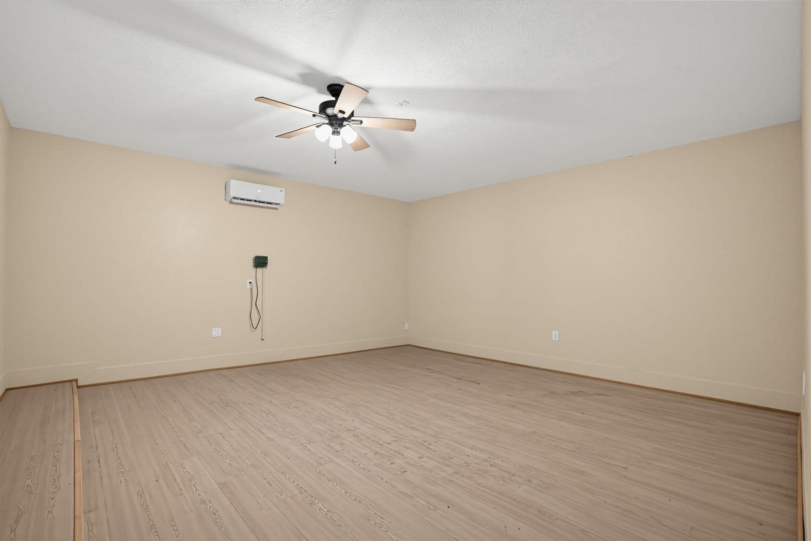 Splendora House: 22501 Cormorant Ct