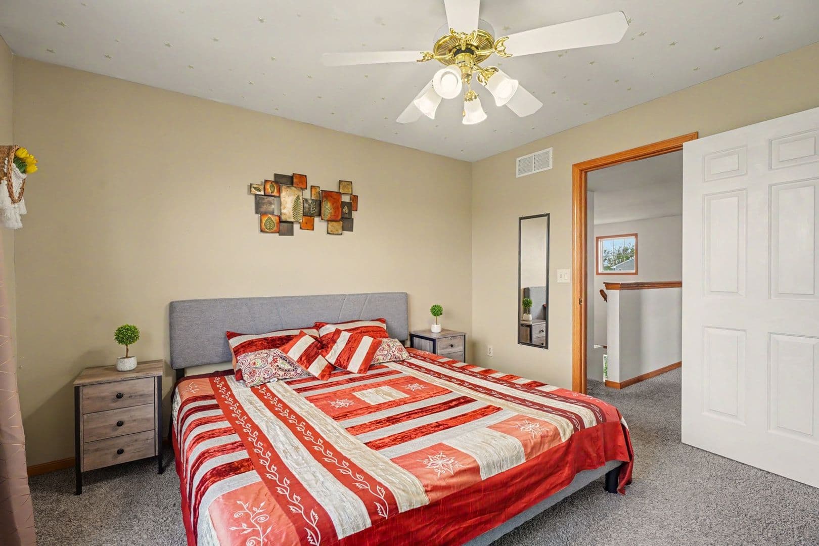 Champaign House: 708 Erin Dr