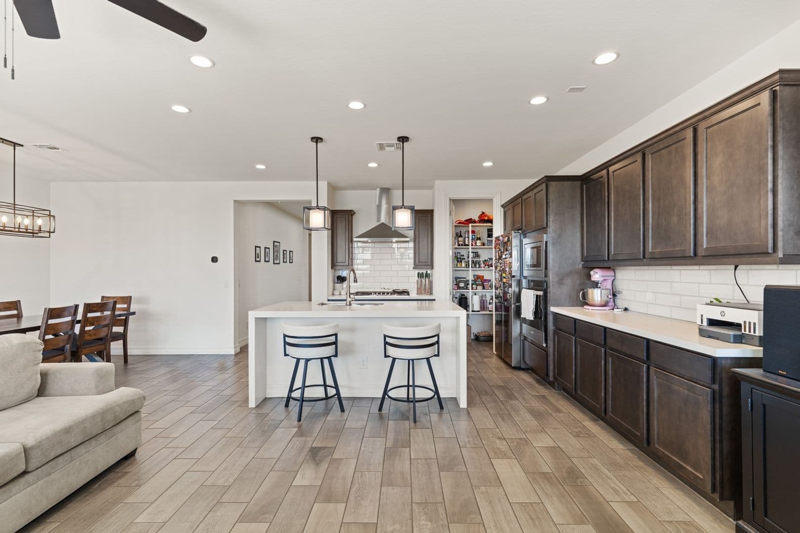 Surprise House: 10997 N Hershey St