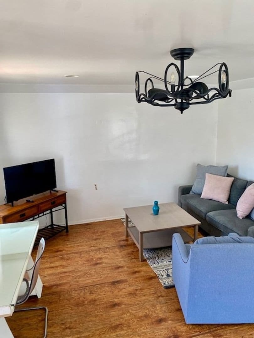 Los Angeles Townhome: 1938 S Palm Grove Ave