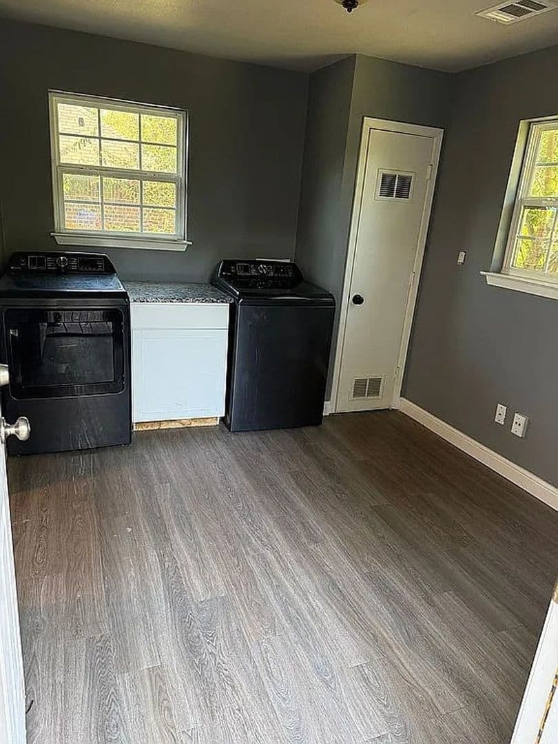 Rockwall House: 834 Nash St