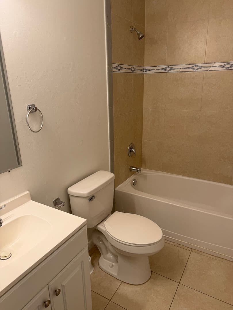Cape Coral Townhome: 842 Sw 39th Ter