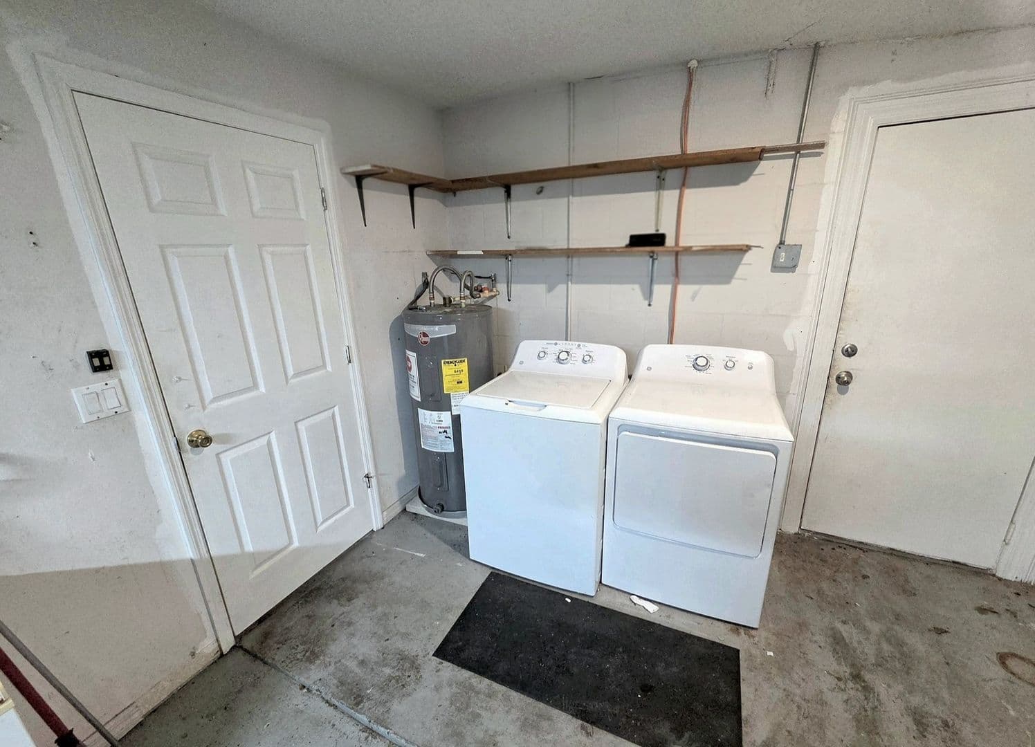 Lakeland House: 7628 Lewis Rd