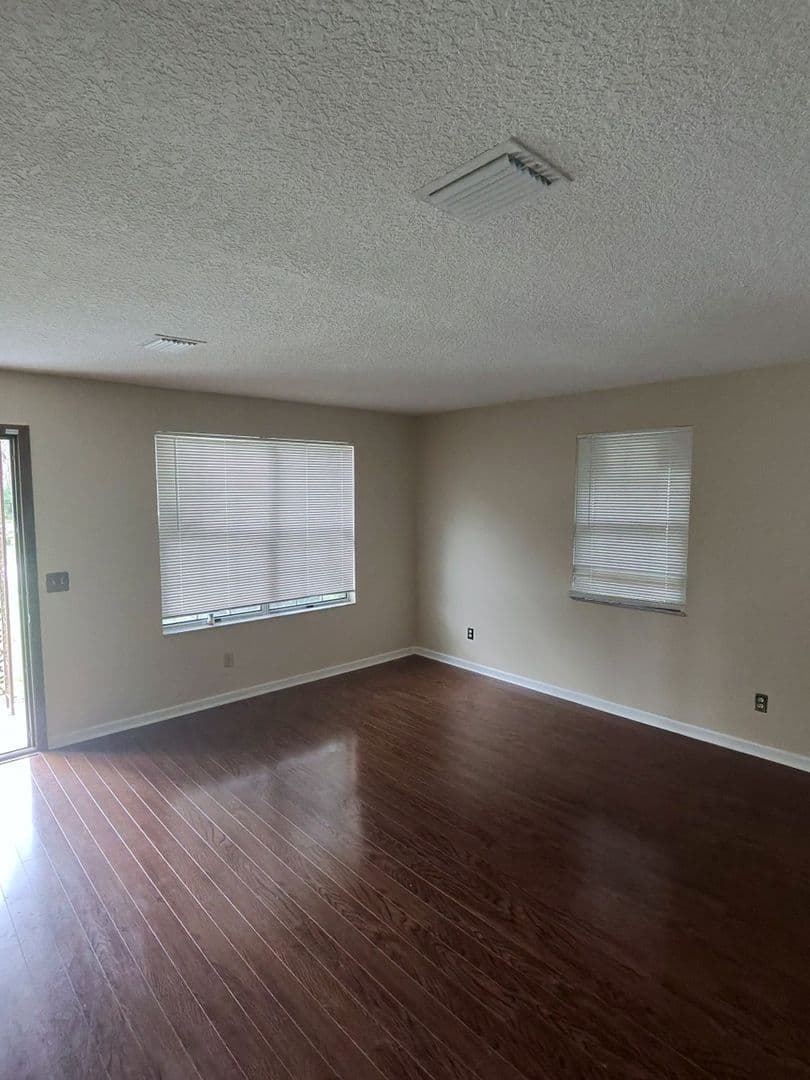 Jacksonville House: 7325 Calvin St