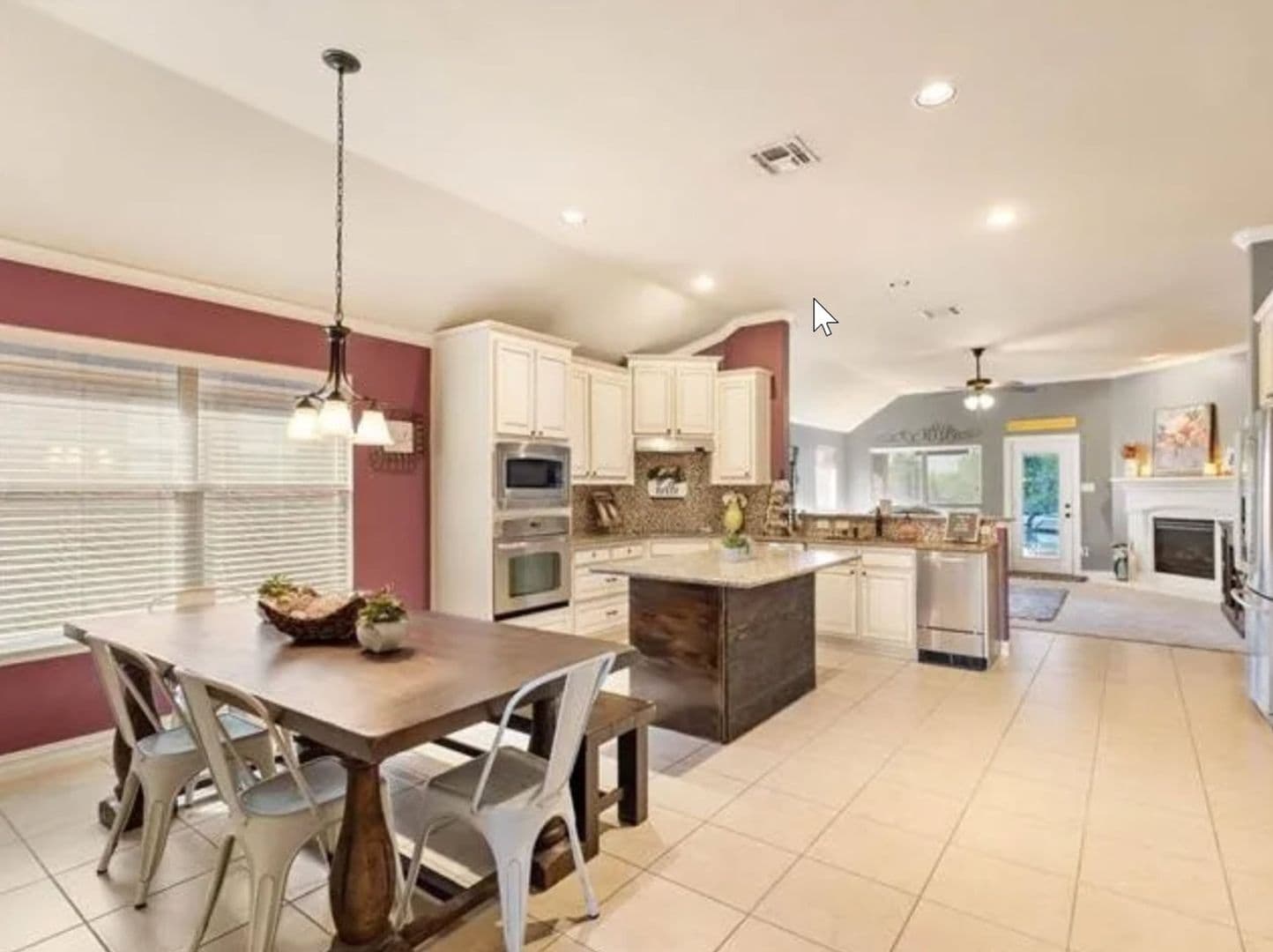 Forney House: 1052 Lufkin Ln