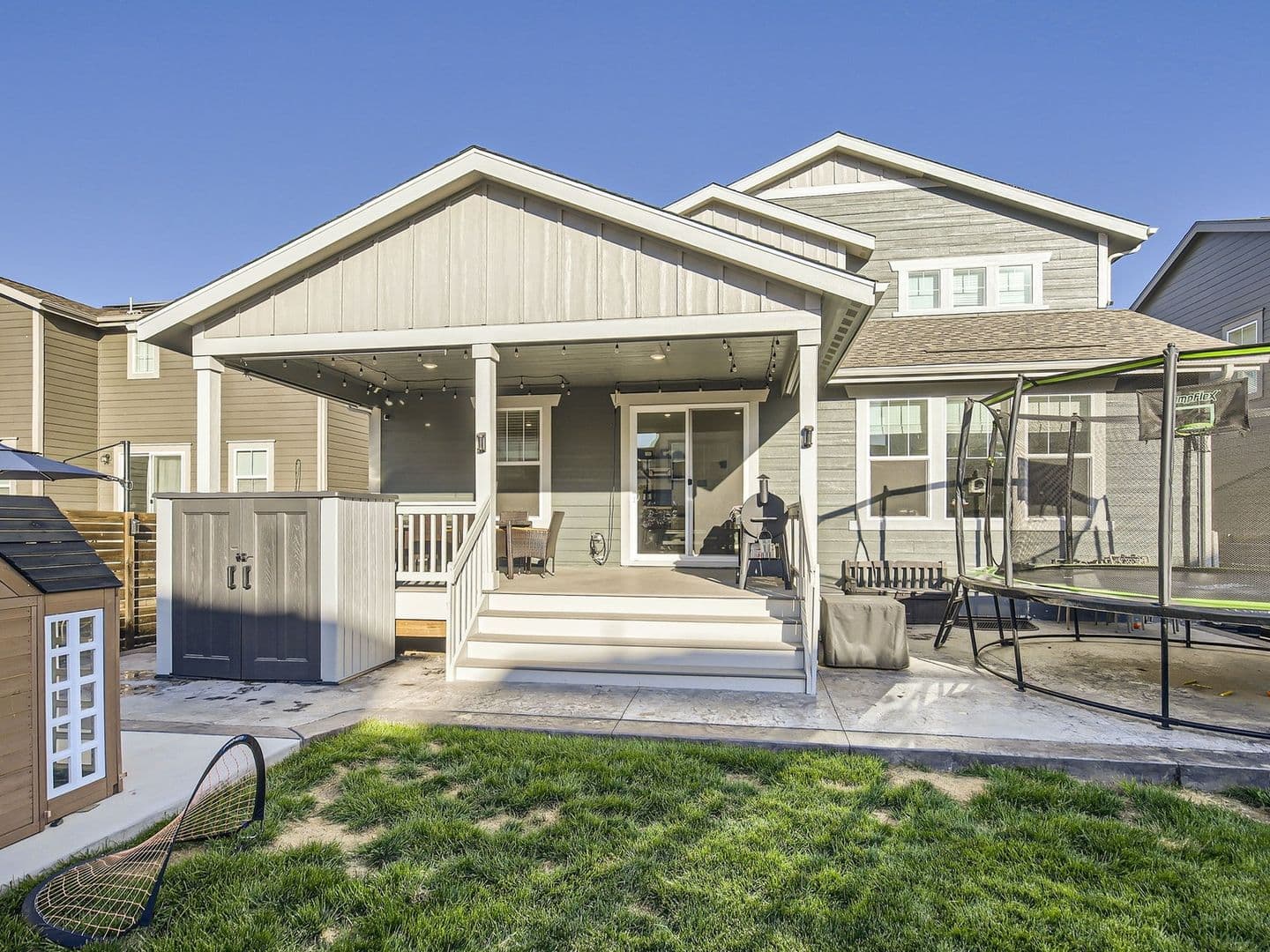 Longmont House: 12885 Bay St