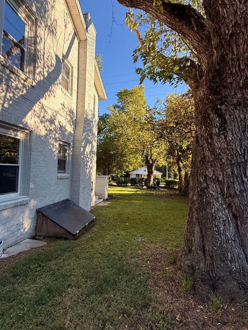 High Point House: 801 E Lexington Ave