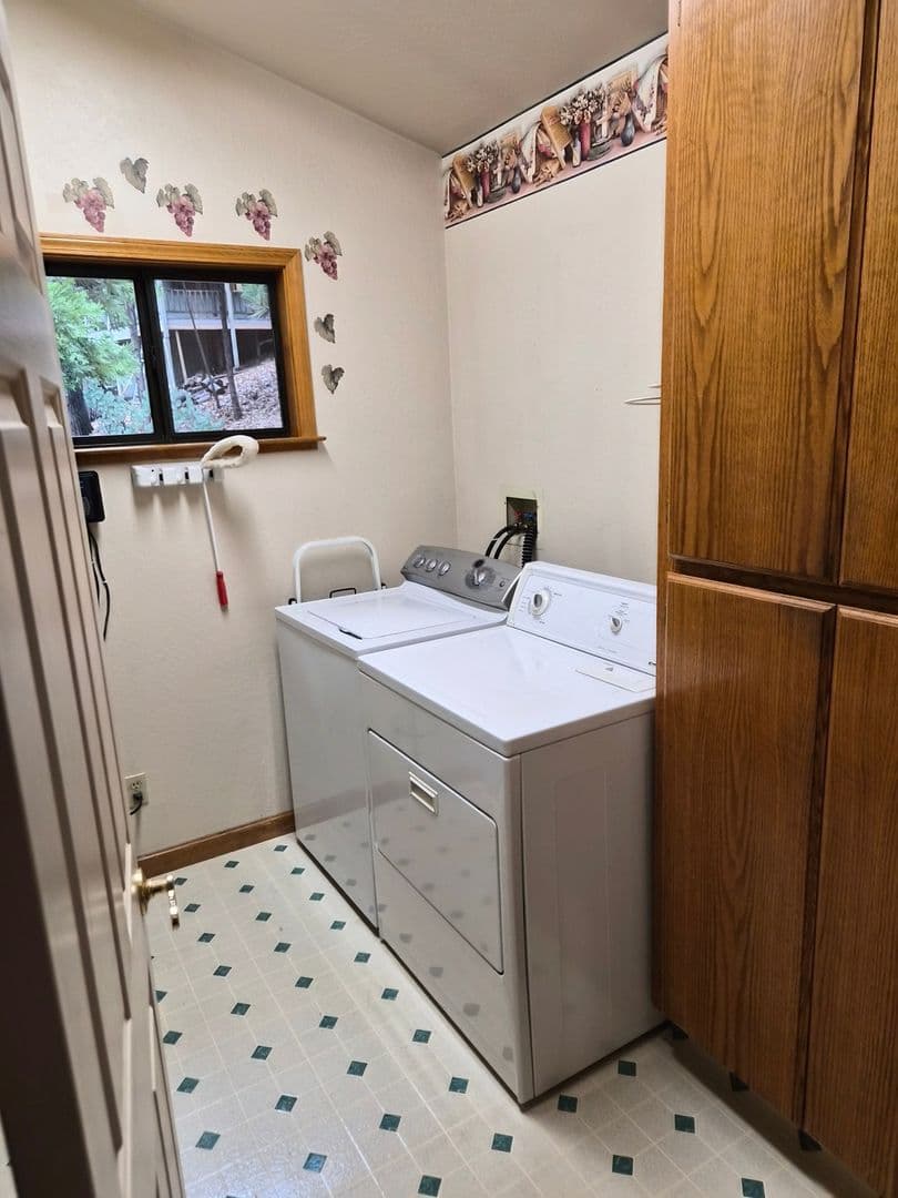 Murphys House: 281 Forest Meadows Dr