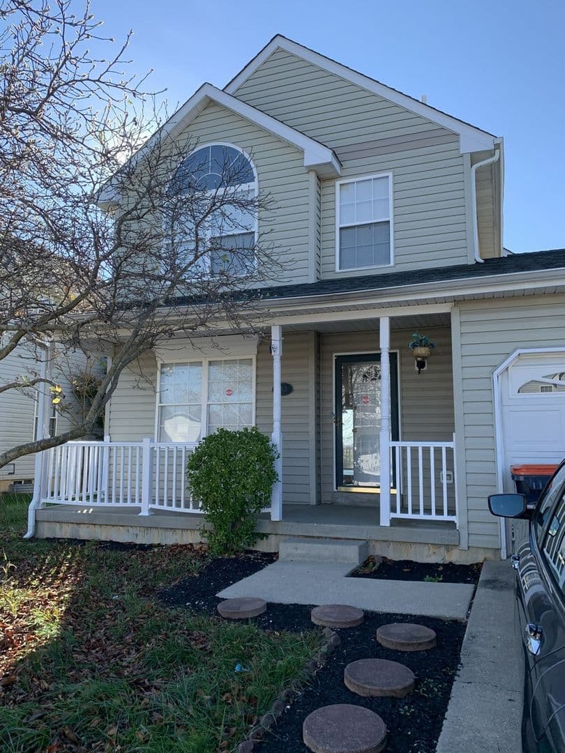 Middletown House: 203 Academy Ln
