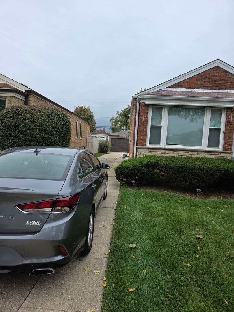Chicago House: 9024 S Utica Ave