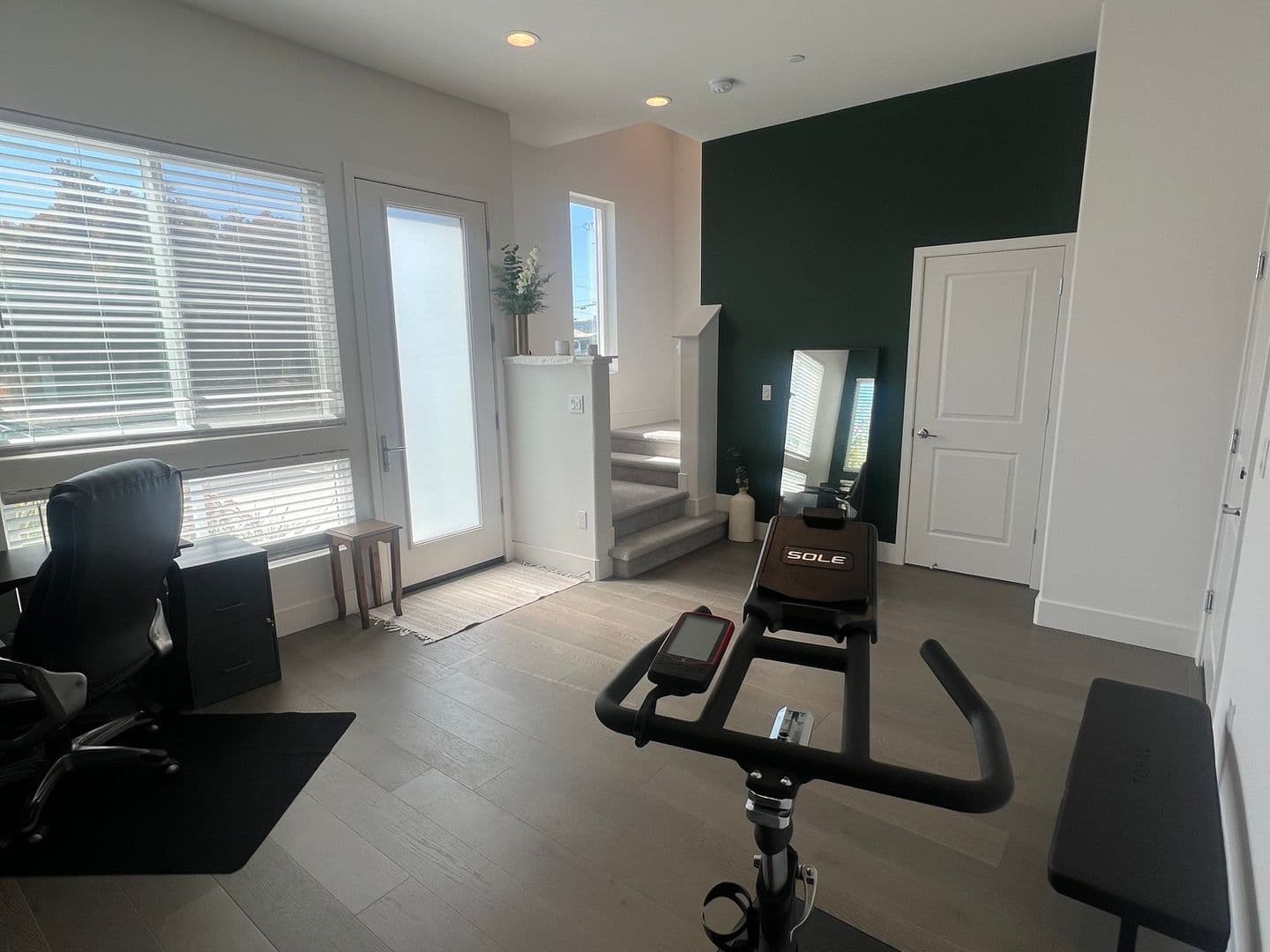 Richmond Condo: 814 Marina Way S