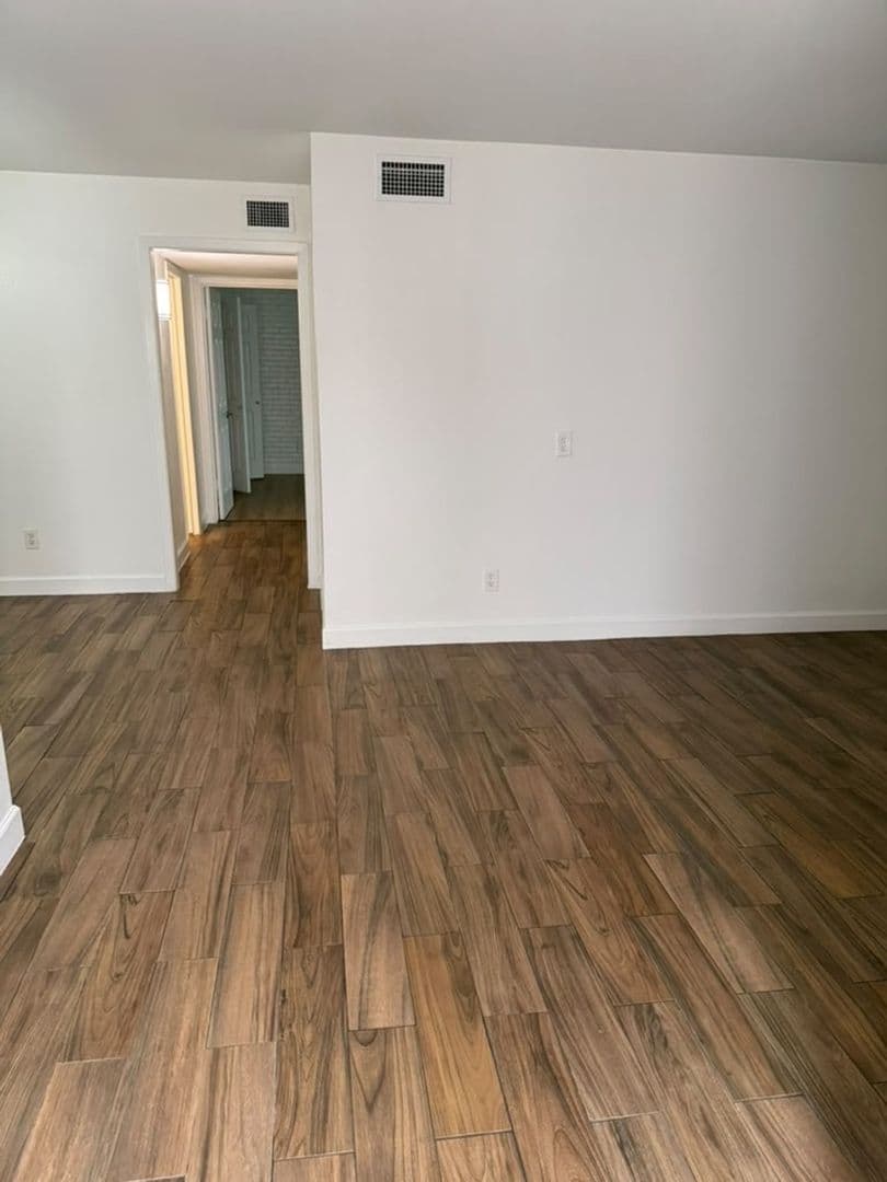 Houston Condo: 2744 Briarhurst Dr