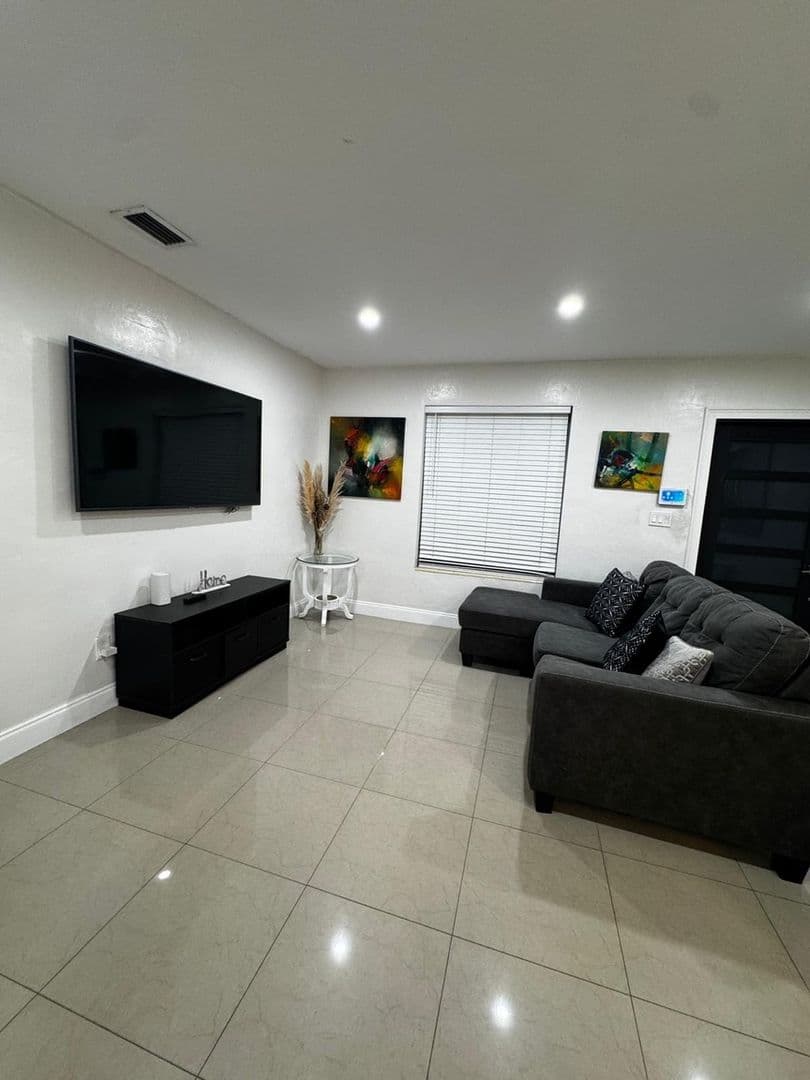 Miami Townhome: 1071 Nw 85th St