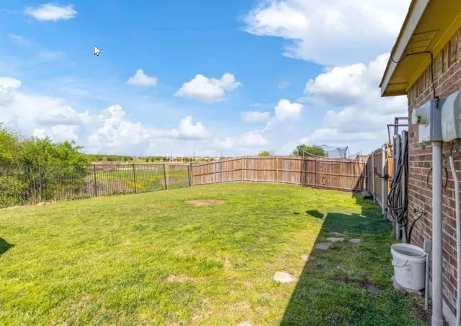Forney House: 1052 Lufkin Ln